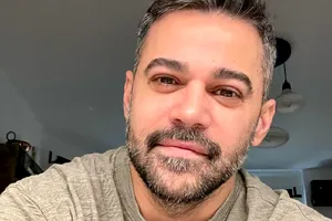 Hairstylistul George Soare ne învață cum să ne protejăm părul pe timp de vară. El demontează miturile legate de modul în care ne spălăm și ne uscăm părul: ”Trăim într-un mediu toxic” EXCLUSIV