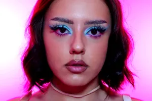 Cum aplicăm corect produsele de machiaj. Claudia Preduca, make-up artist, ne spune ce fel de ustensile să folosim în funcție de produs EXCLUSIV