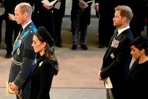 De ce Meghan Markle și Kate Middleton au purtat voal negru la înmormântarea Reginei. Semnificația secretă a acestui obiect vestimentar