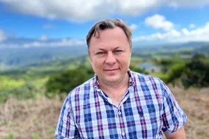 Dragoș Dolănescu tratează depresiile costaricanilor. Cât costă o ședință de terapie: ”Înainte, pacienții mă plăteau în ouă, găini și făină” EXCLUSIV