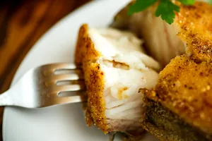 Așa faci cel mai bun pește prăjit pe care l-ai mâncat vreodată. Amestecul pe care îl folosesc marii bucătari din restaurantele de top