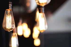 Ce a făcut o femeie pentru a nu mai plăti facturi la energie electrică. Metoda pe care o folosește de cel puțin 10 ani