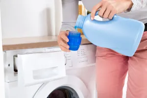 Cât detergent se pune la o spălare, de fapt. Greșeala majoră pe care o fac multe persoane