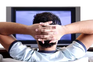 Greșeala pe care trebuie să o eviți atunci când te uiți la televizor. Așa vei reduce factura la curent