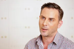 Ce este fast fashion, cum se încurajează de fapt. Criticul de modă Ovidiu Buta atrage atenția asupra acestui fenomen VIDEO EXCLUSIV