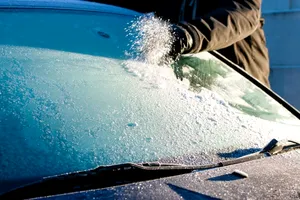 Butonul din mașină care te ajută să dezgheți rapid parbrizul. Puțini șoferi știu de el