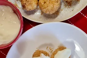 Papanași fierți cu brânză dulce de vaci și pesmet dulce. Fără făină și fără drojdie, rețeta simplă și delicioasă