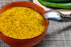 Ciorbă acră de cartofi cu șuncă afumată. Când se adaugă, de fapt, borșul. Iese delicioasă așa