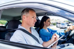 Cât durează școala de șoferi în 2023. Ce e esențial să știi, dacă te pregătești să fii șofer