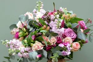 Florile cu care nu dai greș de Valentine’s Day. Cu ce buchet îți poți impresiona iubita