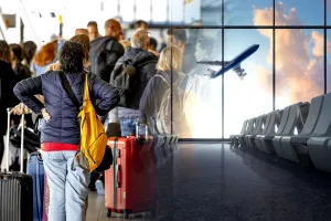 Cu câți bani ai voie să treci vama la aeroport fără să îi declari. Ce se întâmplă dacă depășești suma maximă