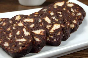 Salam de biscuiți de post. Ingredientul cu care poți să înlocuiești untul sau margarina. Rețeta delicioasă pe care trebuie să o încerci