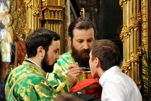 Te poți împărtăși dacă nu ai ținut post? Ce spun preoții, de fapt. Răspunsul clar