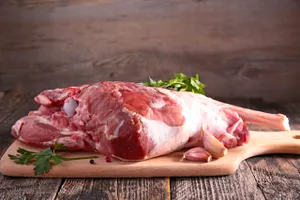 Cât costă carnea de miel la Lidl și Kaufland înainte de Paște 2023. Suma pe care românii trebuie să o scoată din buzunar