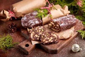 Secretul celui mai bun salam de biscuiți. Ce ingredient special să adaugi pentru un gust aparte