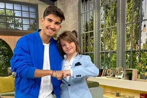 Fratele lui Sebastian Dobrincu recunoaște că fetele îi dau emoții, nu scena. Cu cine s-a afișat public David Dobrincu. „Numai fete frumoase pe aici” VIDEO EXCLUSIV