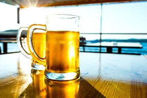 Ce se întâmplă de fapt dacă te speli pe cap cu bere. Efectele uimitoare