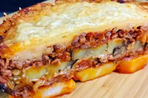 Ingredientul pe care să-l adaugi pentru a obține o musaca delicioasă. Secretul care o scoate din anonimat