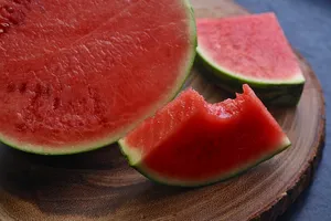 Cum păstrezi pepenele roșu proaspăt mai mult timp. Trucul banal de mare ajutor