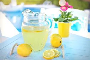 Rețeta delicioasă de limonadă. Ce să adaugi pentru un plus de savoare. Te răcorești instant pe caniculă
