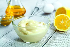 Ai făcut maioneza greșit toată viața. În ce ordine se pun ingredientele, de fapt. Așa nu se va tăia niciodată