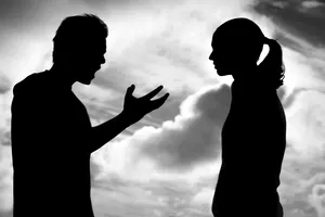 Motivul pentru care le este greu bărbaților să asculte femeile. Specialiștii au deslușit în sfârșit comportamentul masculin