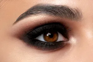 Machiajul care îți pune în evidență ochii căprui. Cum să-ți iasă din prima smokey eyes