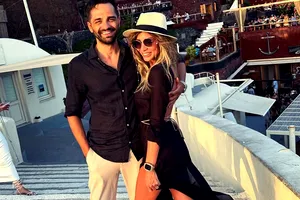 Nuntă surpriză în showbiz! Mihai Gruia, ex-Akcent, și Ilinca Obădescu de la Kanal D s-au căsătorit. Ce rochie de mireasă a ales prezentatoarea