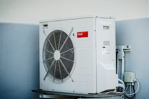 Cum să setezi de fapt aerul condiționat ca să faci economie la factura de energie electrică. Setarea care te costă mai mult