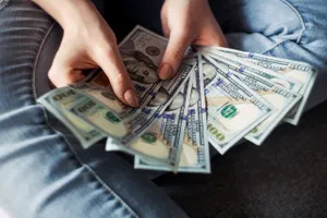 Soțul meu nu își împarte banii cu mine. Se poartă ca și cum ar fi pe cont propriu, nicidecum ca într-o familie