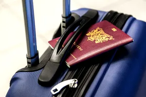 Câte kilograme trebuie să aibă bagajul de mână ca să nu plătești în plus. Detaliul de care trebuie să ții cont pentru o călătorie cu avionul fără surprize