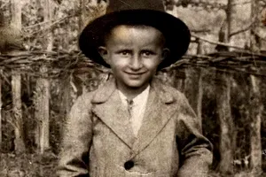 Știi cine este băiețelul din imagine? Nimeni nu i-a dat vreo șansă, dar acum este o mare vedetă în România