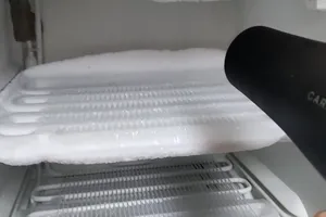 Cum se dezgheață congelatorul în doar 15 minute. E foarte simplu, nici nu faci mizerie