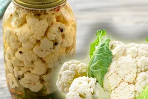 Rețeta secretă de conopidă murată la borcan. Ingredientul care o colorează frumos și îi dă un gust aparte