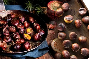 Cât se fierb castanele. Ce să faci cu ele înainte de a le pune la fiert. Secretul pentru a se găti perfect