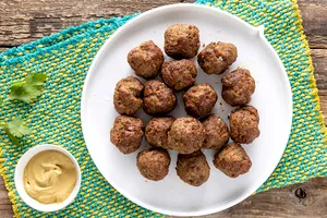Cu ce se leagă chiftelele. Secretul marilor bucătari pentru chiftele fragede și delicioase