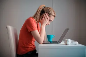 Sufăr foarte mult de când am aflat secretul soțului meu. M-a mințit 25 de ani
