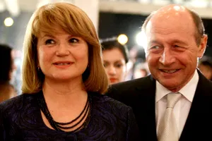 Imagini de colecție cu Traian și Maria Băsescu, din ziua nunții. Cum arătau cei doi, în urmă cu 48 de ani, când s-au căsătorit