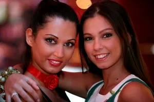 Nicoleta Luciu, ipostază rară alături de sora ei, Iuliana. Cum s-au fotografiat cele două, imagine de neratat