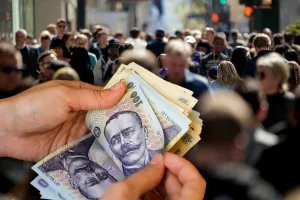 Bani în plus pentru acești români chiar din ianuarie 2024! Cum poți să primești 1500 de lei