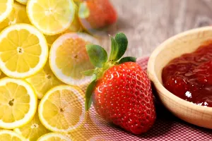 Când se pune lămâia în dulceața de căpșuni. Secretul pentru un gust extraordinar