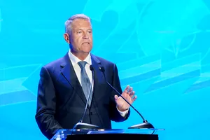 Cine este și cum arată sora lui Klaus Iohannis. Singura imagine care a scăpat pe internet cu Krista. Ce spunea președintele despre ea