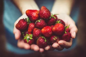 Rețete rapide cu căpșuni. Idei și moduri delicioase prin care poți să consumi aceste fructe