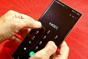 Codurile secrete care îți arată că telefonul tău ar putea fi urmărit