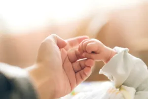 Câte cezariane are voie să facă o femeie? O mămică din Alba are 9 copii, toți născuți prin cezariană