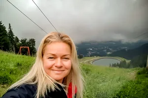 Vă mai amintiți de Dana Mladin, prezentatoarea de la Școala Vedetelor? În ce televiziune lucrează astăzi VIDEO