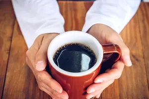 Ora cea mai potrivită pentru a-ți bea cafeaua. Un studiu recent arată când este momentul pentru acest tabiet