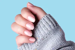 Ce înseamnă ”Soap Nails” și cum arată manichiura executată cu această tehnică minimalistă FOTO