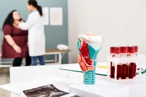 Legătura dintre obezitate și tiroidă. Cum îți poate afecta greutatea metabolismul?