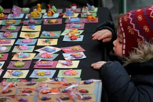 Până când se poartă mărțișorul primit de 1 Martie. Ce spune tradiția la români